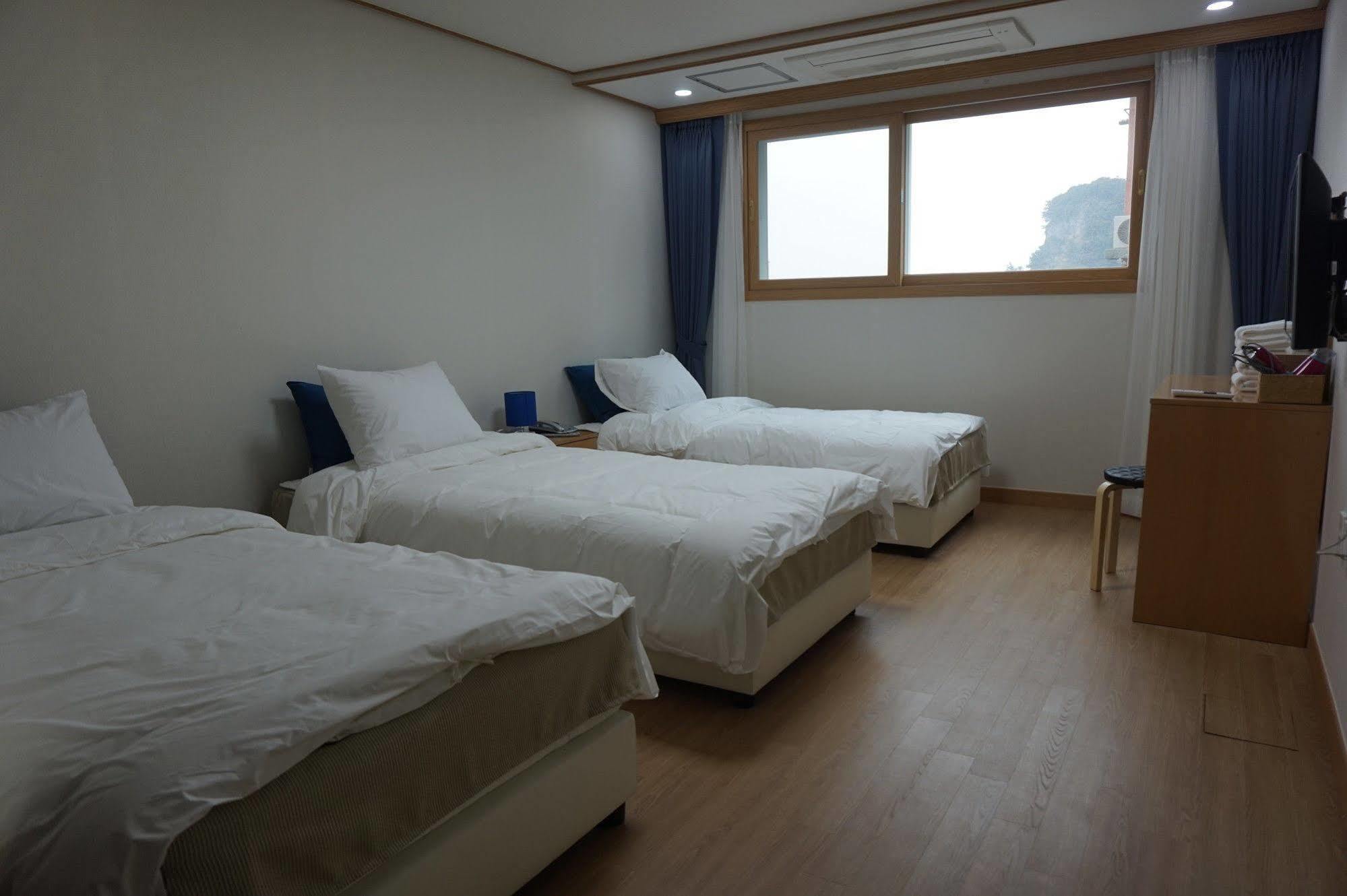 Seogwipo Dongwon Hotel Екстериор снимка